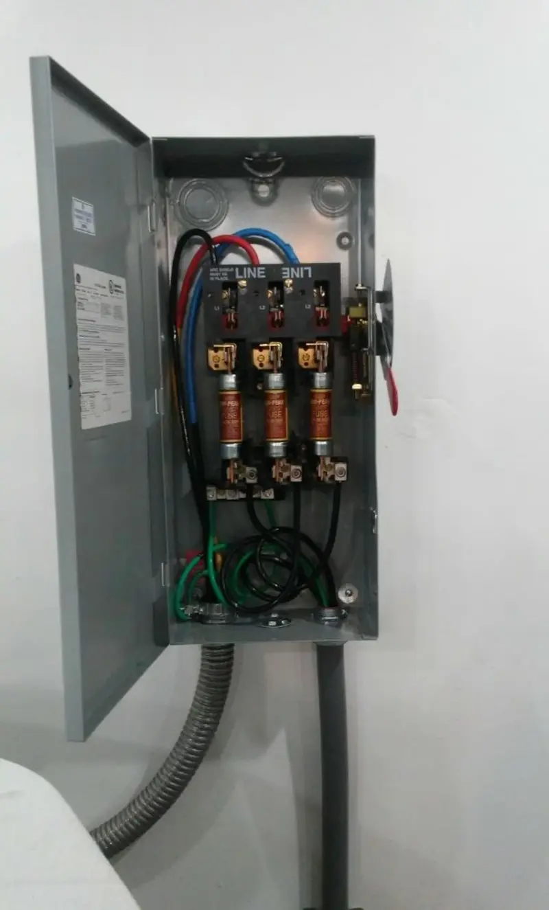 Three-phase disconnect switch installed for Smoke Detector Installation in Alafaya